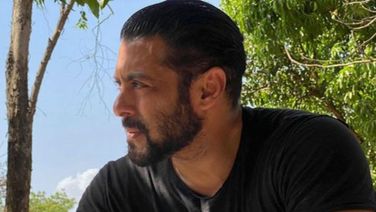 Salman Khan Leaves Fans In Frenzy With His New Picture Amid 'Sikandar' Shooting