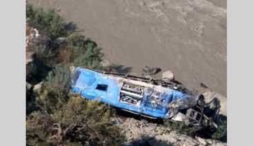 44 killed as bus falls into ravine in Pakistan