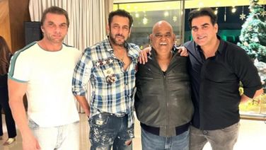 Salman Khan Gets Emotional Remembering Satish Kaushik At 'Patna Shuklla' Screening
