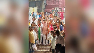 Union Minister Nitin Gadkari Offers Prayers At Puri Shrimandir