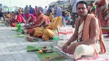 Diwali: Lakhs Throng Puri To Offer Paya Shradha To Forefathers