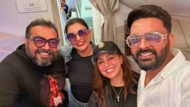 Kapil Sharma Poses With Sushmita Sen, Mahima Chaudhry & Anurag Kashyap On Flight