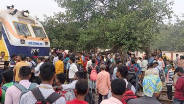 Palasa-Cuttack Train Delayed By Over Half An Hour As A Passengers Stage Protest