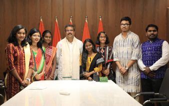 Union Minister Pradhan Meets Odisha Students In Delhi, Expresses Happiness