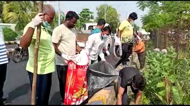 ଅମଲାଙ୍କ ହାତରେ ଝାଡୁ