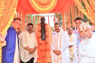 Union Minister Pradhan Unveils Lifesize Statue Of Swami Laxmanananda Saraswati