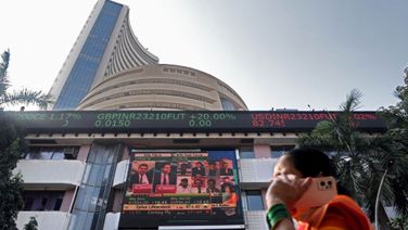 Sensex Closes Flat, IT And Auto Stocks Gain