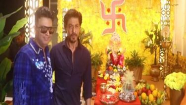 Shah Rukh Khan Visits Bhushan Kumar’s Office To Seek Blessings Of Lord Ganesha