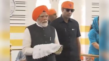 PM Modi Serves Langar At Historic Patna Sahib Gurudwara