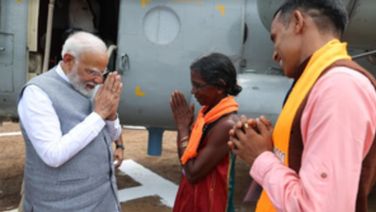 PM Modi Meets Fruit Seller Mohini Gowda In Karnataka, Praises Her For ‘Good Work’
