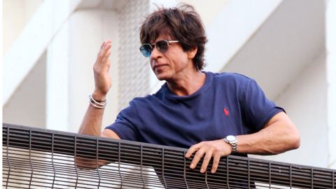 Not Shah Rukh Khan but his bodyguard was stopped at Mumbai airport by  customs