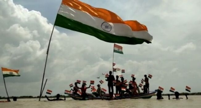 U.P. attempts setting record with 50k singing 'Vande Mataram'