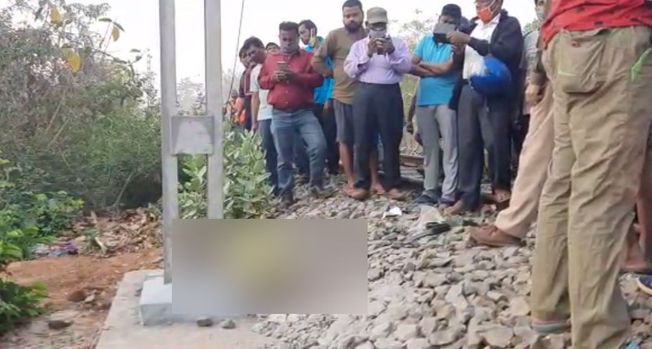Miscreant dies of electrocution while stealing Railway electric wire