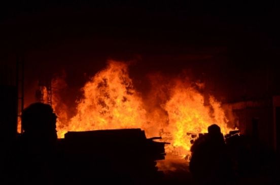 Massive fire engulfs 700 huts in Gurugram