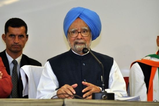 Ex-PM Manmohan Singh & wife take Covid vax at AIIMS