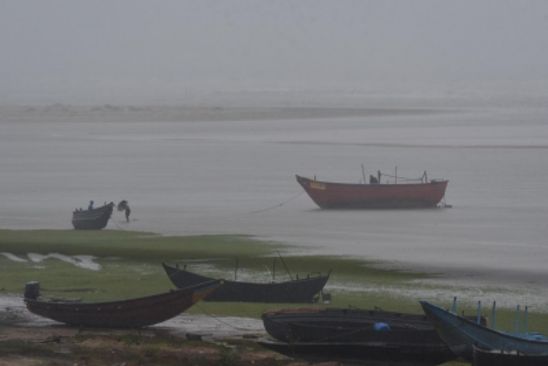 IMD issues pre-cyclone watch for Odisha, AP coasts