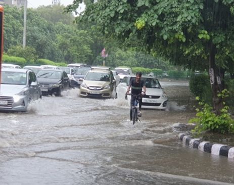 Heavy rainfall in Delhi-NCR, IMD issues orange alert