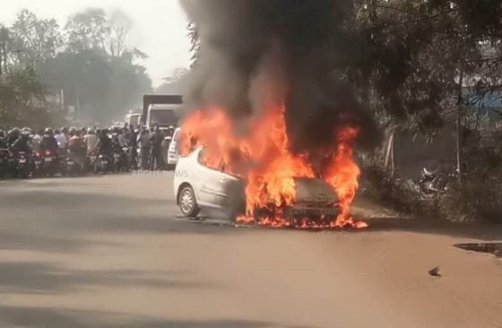 Moving car catches fire in Rourkela, passengers escape unhurt