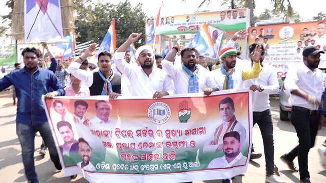Mahanga triple murder: NSUI activists seek Min’s arrest, scuffle with cops
