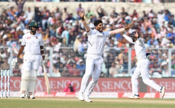 Umesh Yadav to undergo scans after complaining of pain in calf