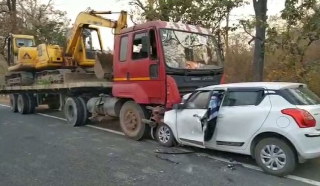 One killed, 4 critical as car rams into stationary truck in Boudh