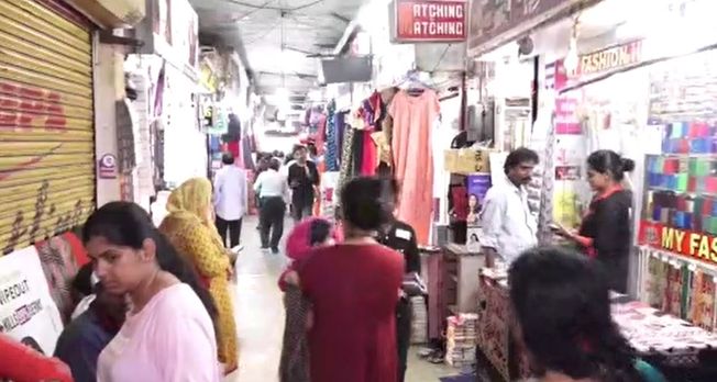 Bhubaneswar : Action against shopkeepers under the Puja Samiti Trust | Argus News