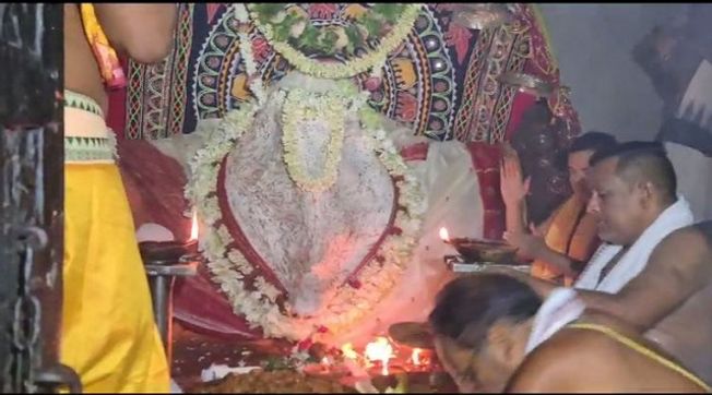 maa-samaleswari-dhamalamukhi-besha-held-today