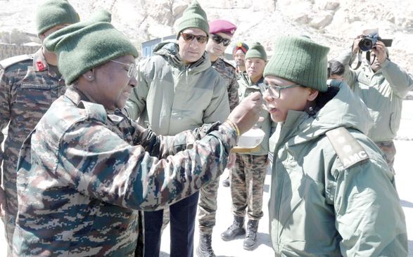 President Murmu Visits Siachen Base Camp, Interacts With Troops