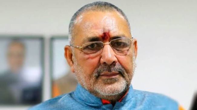 Giriraj Singh lashes out at Rahul Gandhi over "Panicked PM" remark,calls Congress "leaderless party"