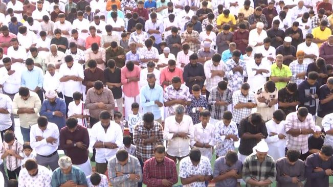 People offer mass prayers, exchange greetings in Tamil Nadu, Kerala, Ladakh, J&amp;K on Eid-al-Fitr