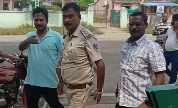 Odisha: Khandapada Police SI Caught Taking Bribe