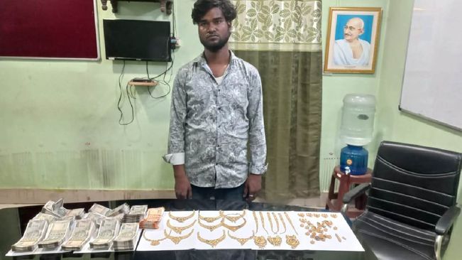 Thief Arrested With Rs 5 Lakh Worth Gold Jewellery From Nayagarh Traffic Square 
