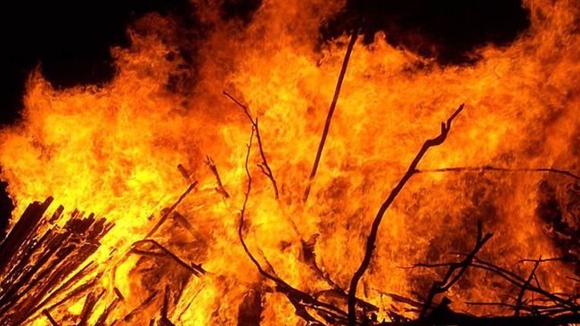 House Catches Fire During Election Campaigning Of BJD In Berhampur 