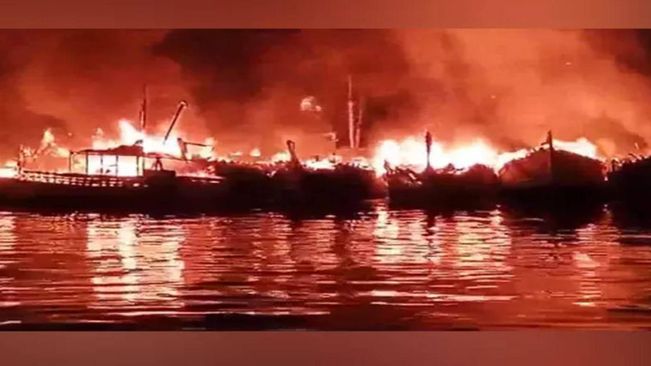 Andhra Pradesh: Nearly 40 Boats Gutted In Fire At Visakhapatnam Fishing Harbour