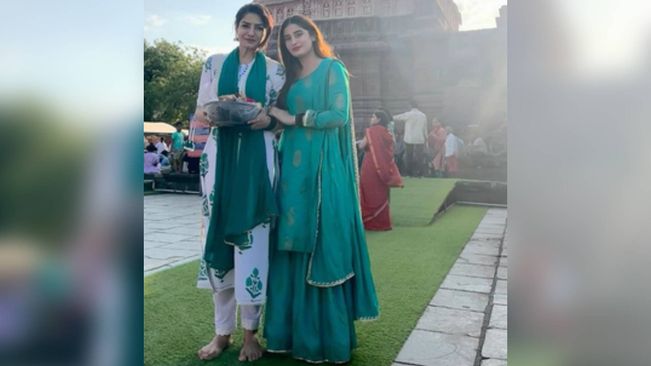 Raveena drops pics of her Trimbakeshwar Shiva temple visit with daughter