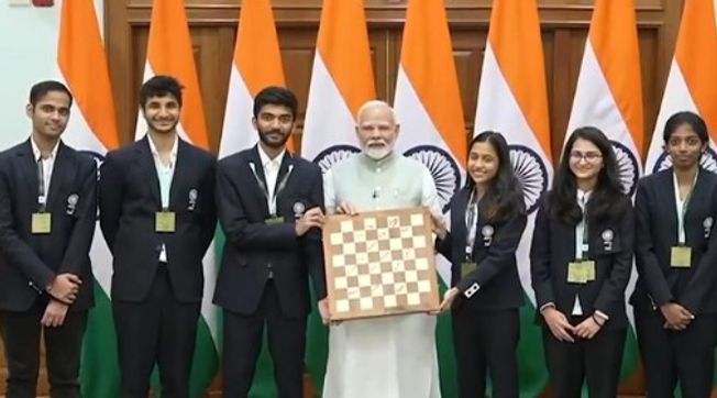 PM Modi Meets Chess Olympiad Gold-Winning Indian Men's And Women's Teams