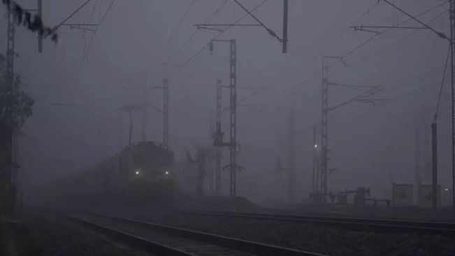 Delhi: Dense Fog Disrupts Flight Operations, 22 Trains Delayed