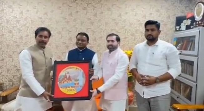 Yogi Adityanath Invites Odisha CM To Attend Maha Kumbh 2025 In Prayagraj