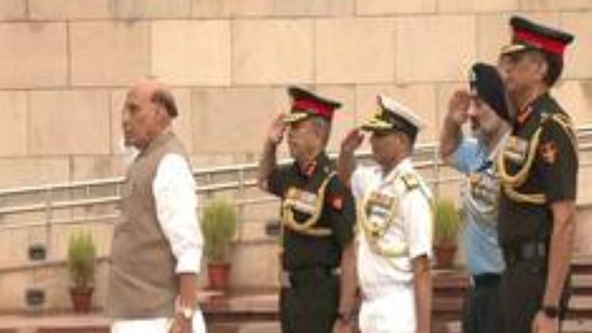 Rajnath Singh pays tribute to soldiers on occasion Kargil Vijay Diwas at National War Memorial