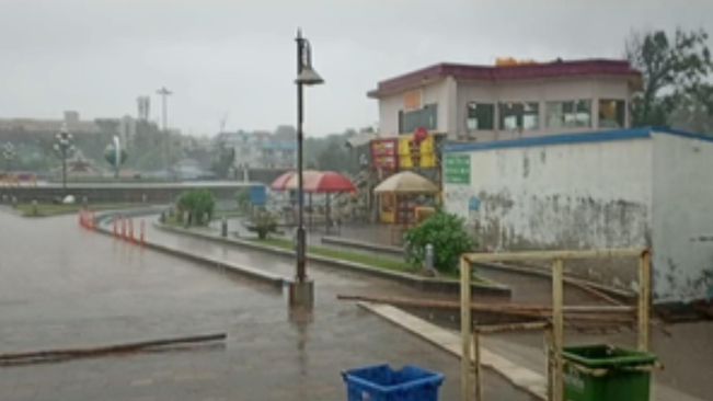 Cyclone Dana to make landfall between Bhitarkanika-Dhamara in Odisha