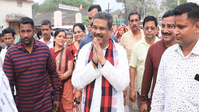 Odisha: Union Minister Dharmendra Pradhan participates in 'Labharthi Sampark Abhiyan' in Sambalpur