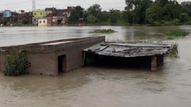 Bihar: Over 12 houses submerged, Ganga river flowing above danger mark