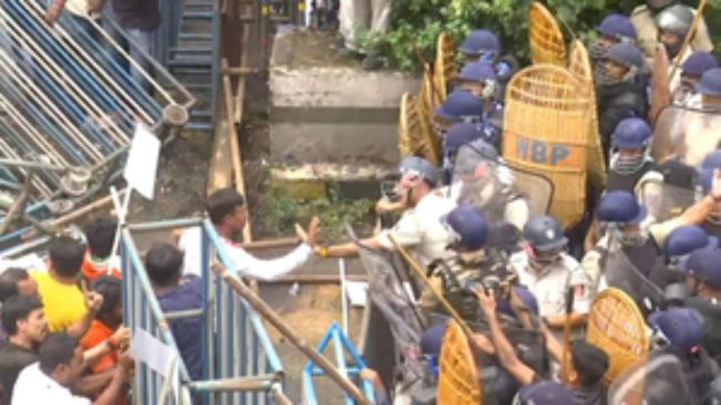 Nabanna Abhijan: Police use tear gas, water cannons to disperse protesters