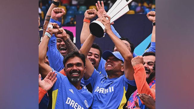 "Saw him hug the cup and cry...": Ashwin on Dravid's T20 WC win celebration