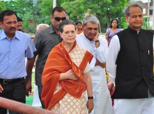 Gehlot likely to meet Sonia to end Cong prez poll crisis