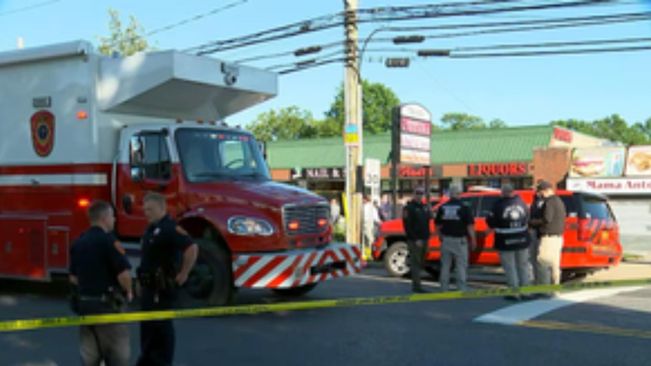 4 dead after minivan crashes into nail salon in New York