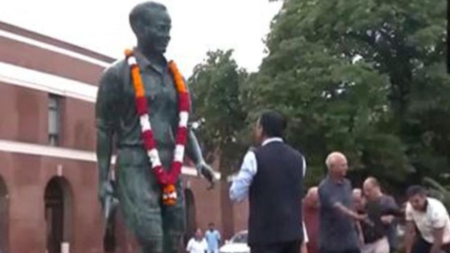 National Sports Day: Mansukh Mandaviya pays floral tribute to hockey legend Major Dhyan Chand