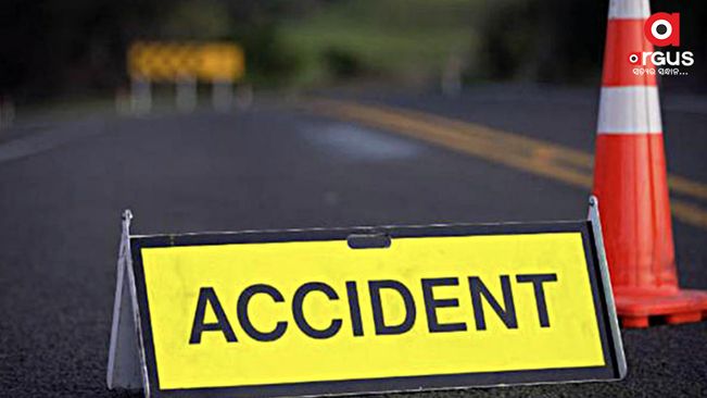 Car hits Luna; couple dead in Kandhamal