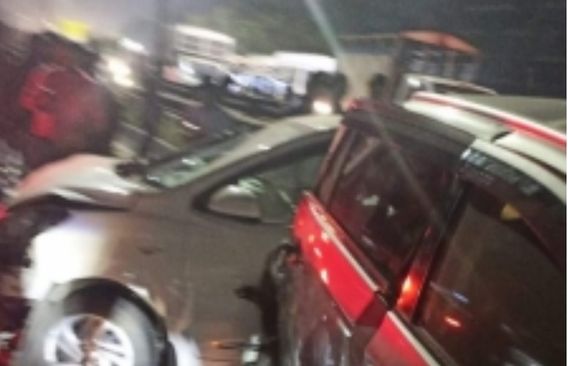 Pune, Nov 20 (IANS) In a freak accident, a speeding container truck rammed into 48 vehicles on a Pune road on Sunday, leaving at least three people injured, police said.  The incident occurred at the busy Navale Bridge around 8.30 pm., leading to traffic
