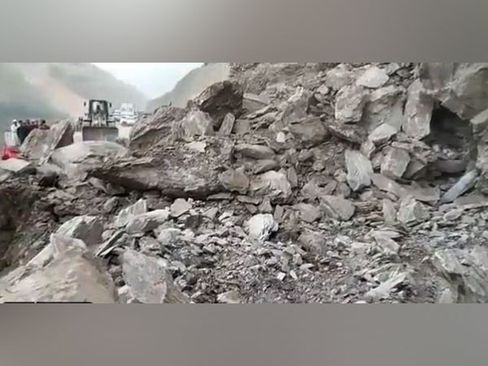 Jammu-Srinagar national highway blocked, vehicular traffic affected in Ramban due to landslide